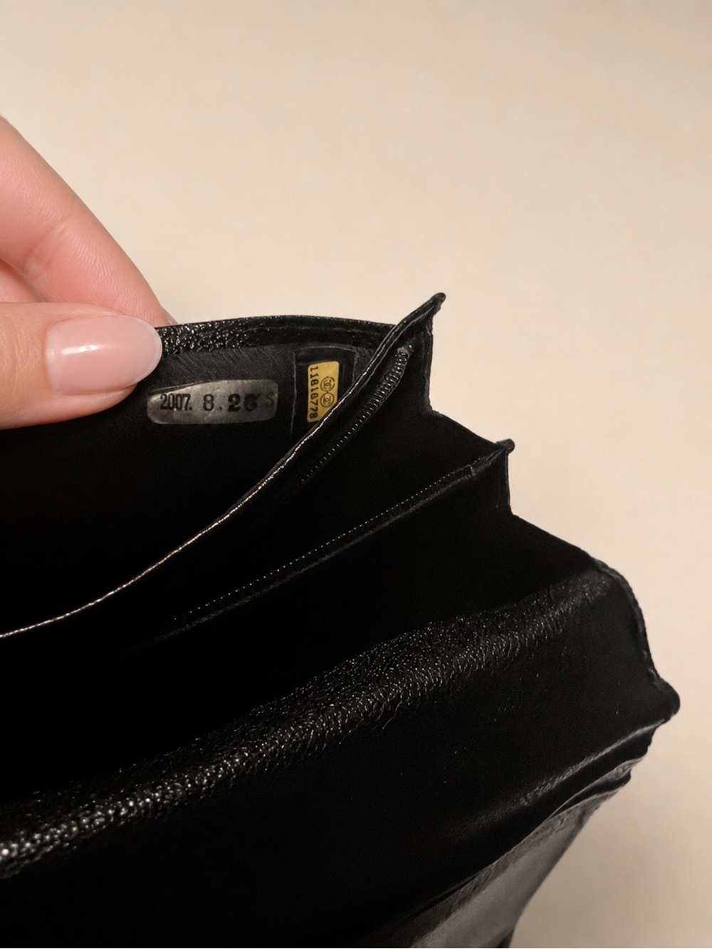 CHANEL Black Leather long wallet - Picture 6 of 8